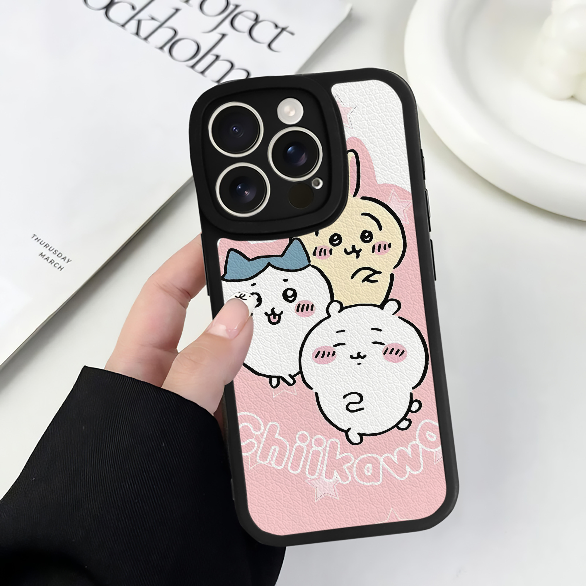 （画像用） ちいかわ Chii-kawa 【iPhone 16シリーズ対応】シリコンスマホケース（レザー調） 材質：シリコン